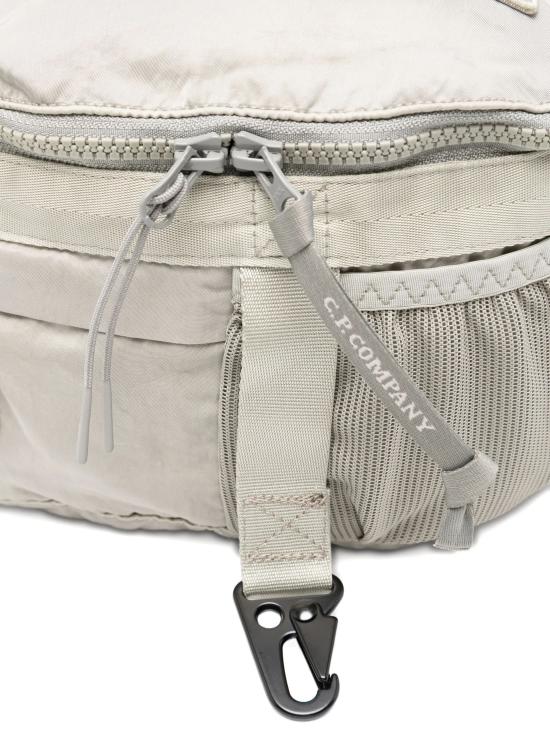 26SS 씨피 컴퍼니 더플백 20CMAC043A005269G 904 DOVE - C.P. COMPANY