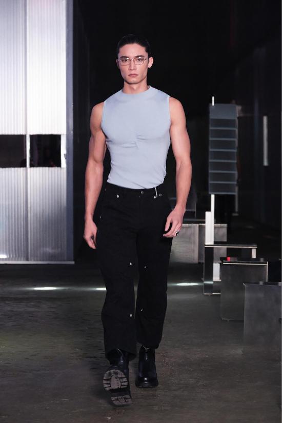  팡 뉴욕 민소매 티셔츠 팡 NYC 에센셜 러치드 조절 가능한 모크넥 탑 베이비 블루 - FANG NYC