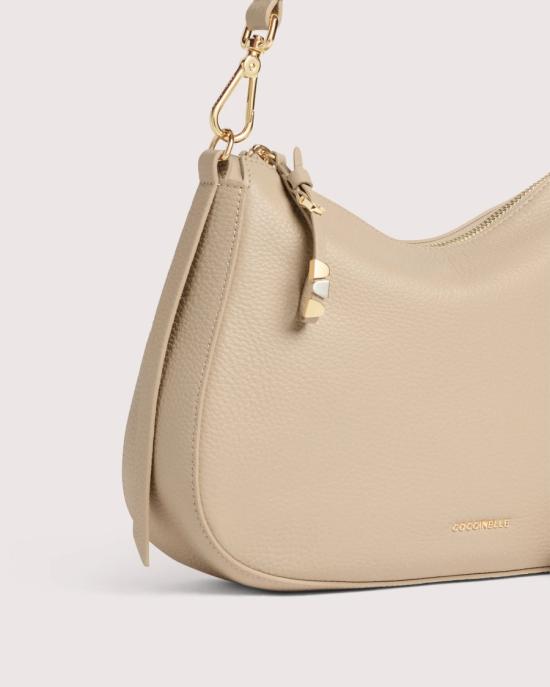 26SS 코치넬리 숄더백 114596 Neutrals - COCCINELLE