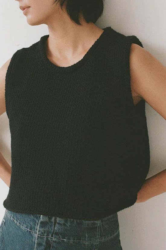  샤이나 모트 민소매 티셔츠 샤이나 모테 브리사 탑