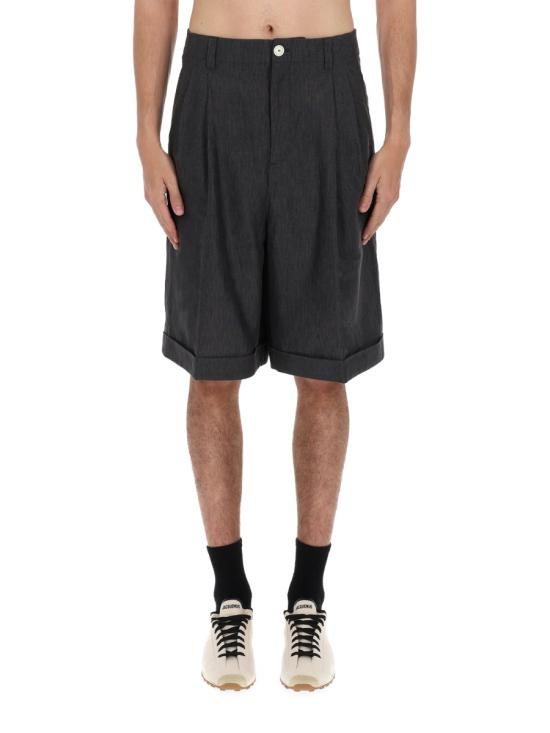 26SS 자크뮈스 파스트로 플리프 버뮤다 쇼츠 SOM00537AW0 0810970 CHARCOAL - JACQUEMUS