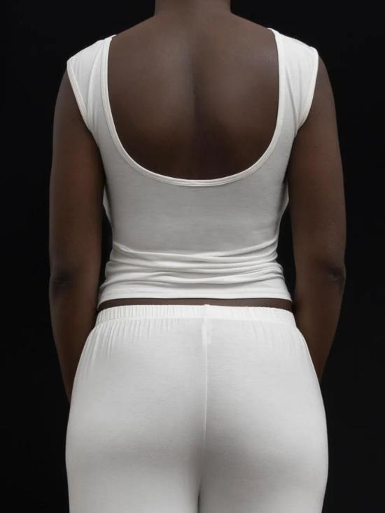  카이 인티메이츠 민소매 티셔츠 카이 인티메이트 리클라인 바토 슬리브리스 탱크탑 - KYE INTIMATES