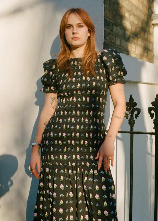  리사 세이즈 가 원피스 리사는 가 소호 드레스를 말합니다