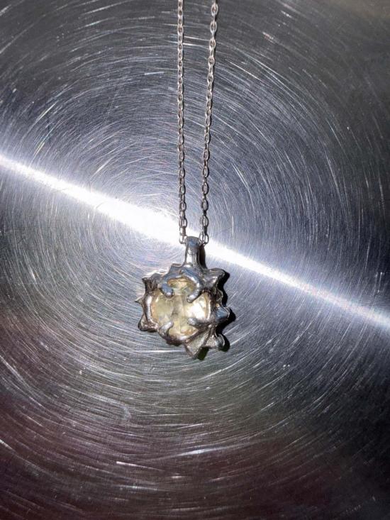  파 씨 말 목걸이/팬던트 Pas Si Mal 원석 버스트 목걸이