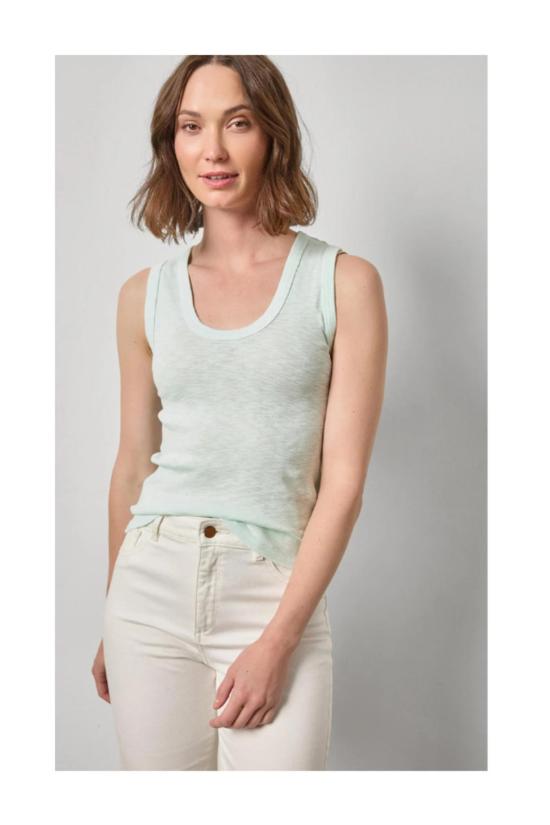  릴라 피 민소매 티셔츠 릴라 P. 골지 슬럽 스쿱넥 탱크탑