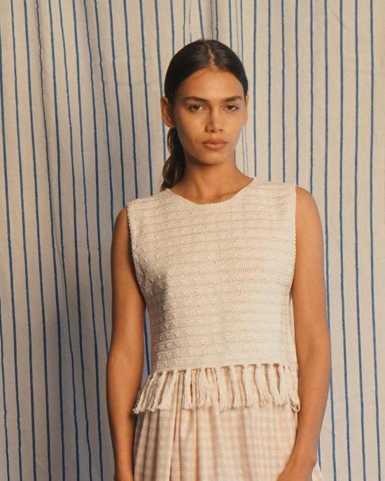  PROCHE 민소매 티셔츠 프로쉬 프린지 밑단 크로셰 조끼 크림