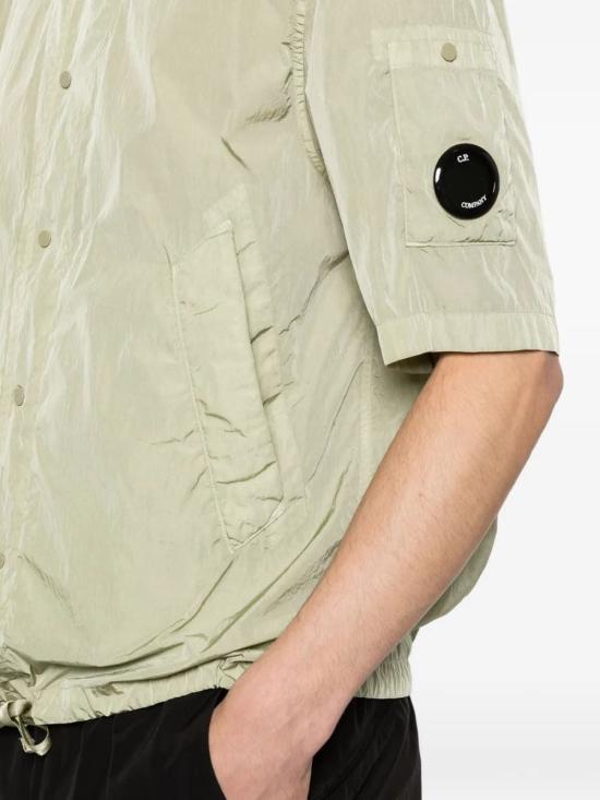26SS 씨피 컴퍼니 크롬-R 숏슬리브 렌즈 오버셔츠 20CMOS009A005904G610 GREEN - C.P. COMPANY