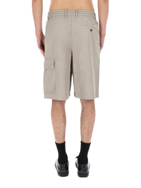 26SS 씨피 컴퍼니 스트레치 사틴 카고 렌즈 쇼츠 20CMBE127A 110325G904 GREY - C.P. COMPANY