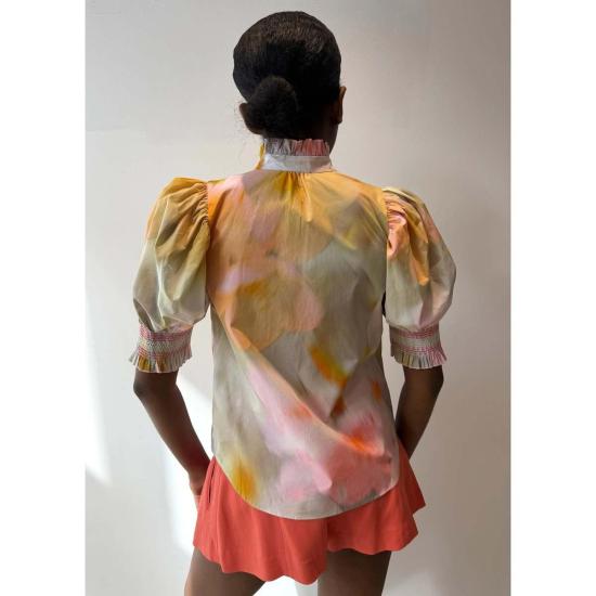  Hope for Flowers by Tracy Reece 블라우스 트레이시 리스의 '꽃을 위한 희망' 반팔 스모크 셔츠, 은은한 꽃무늬 - OTHER BRANDS