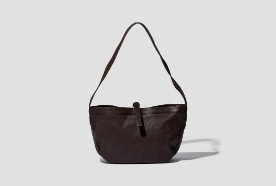 26SS 타이가 타카하시 숄더백 LOT.018 뉴스보이 백 스몰 - 브라운 가죽 TTCORE018 - TAIGA TAKAHASHI