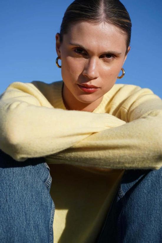  넬로 준 스웨터 넬로 크루넥  버터 옐로우