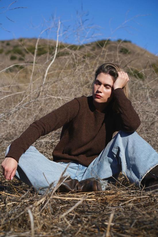  넬로 준 스웨터 Nello June Nello 크루넥  초콜릿 브라운 - NELLO JUNE