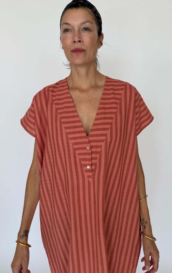  투 롱 원피스 브이 빕 컬럼 드레스 - TWO