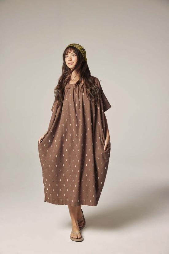  아멘테 롱 원피스 자카드 풀오버 드레스 모카 - AMENTE