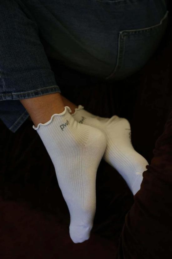  퍼펙트 화이트 티 양말 레터스 삭 화이트