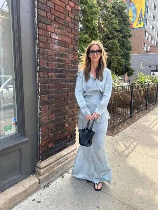  큐래 롱 스커트 쿠라에 이소벨 맥시 스커트 헤이지 블루