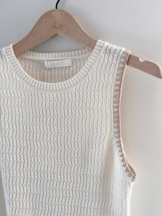  사블린 민소매 티셔츠 아자 크롭 탱크탑 (블랭킷 스티치 장식) - SABLYN