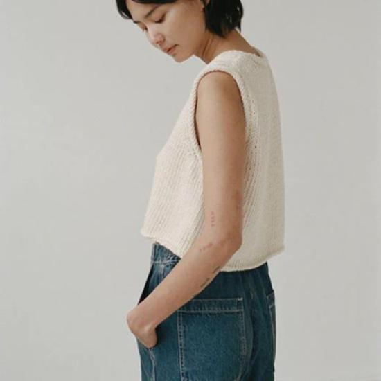  샤이나 모트 민소매 티셔츠 샤이나 모테 브리사 탑