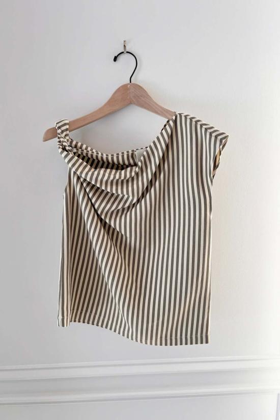  알리지 민소매 티셔츠 알리시 스트라이프 오프숄더 탑 - ALYSI