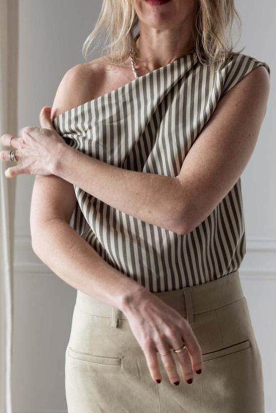  알리지 민소매 티셔츠 알리시 스트라이프 오프숄더 탑