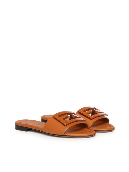 26SS 펜디 바게트 레더 슬라이드 8R8136 AE7TF1C4R Brown - FENDI