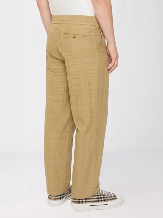 26SS 버버리 텍스쳐드 체크 코튼 트라우저 8117841 Sand - BURBERRY
