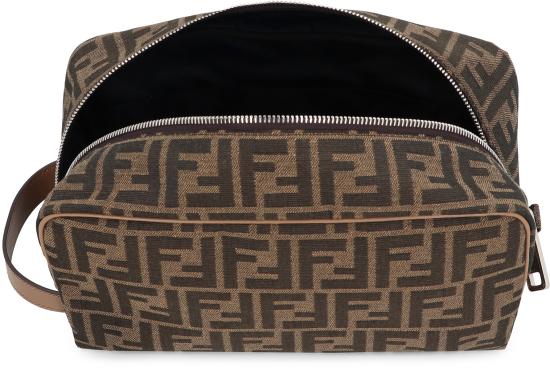 26SS 펜디 FF 자카드 패브릭 토일레트리 케이스 7N0141ALWKF1HRM BROWN - FENDI