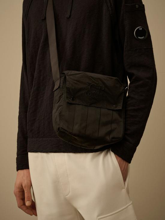 26SS 씨피 컴퍼니 숄더백 20CMAC154A110188M999 BLACK - C.P. COMPANY