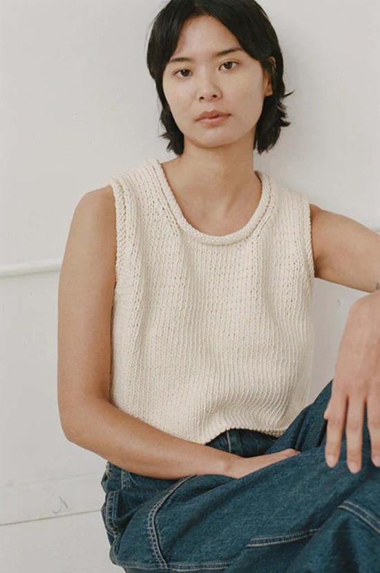  샤이나 모트 민소매 티셔츠 브리사 탑 내추럴