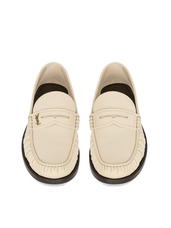 26SS 생로랑 모노그램 레더로퍼 820648AAELH 1001 Beige - SAINT LAURENT