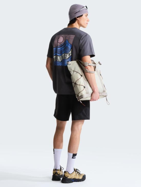 26SS 노스페이스 반팔 티셔츠 Cotone con Stampa Mountain Escape Antracite 티셔츠 - NORTH FACE