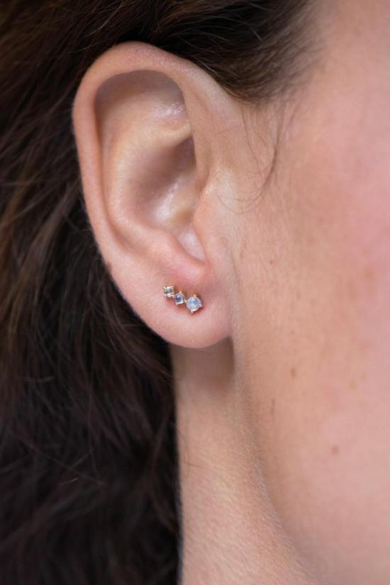  Celine Daoust 이어링 셀린느 다우스트 문스톤 두 개와 로즈컷 다이아몬드 귀걸이, 옐로우 골드 - OTHER BRANDS