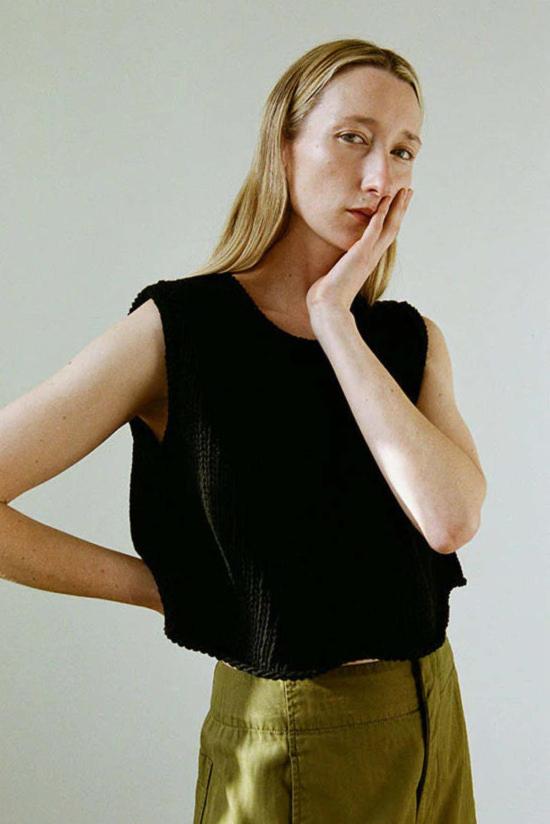  샤이나 모트 민소매 티셔츠 브리사 탑 오닉스