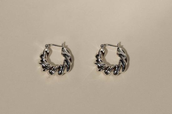  Milk & Rose 이어링 밀크앤로즈 볼드 트위스트 후프 - OTHER BRANDS