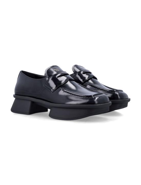 26SS 프라다 이퀄 브러쉬드 레더 로퍼 이퀄 브러쉬드 레더 로퍼 1D985N055 F0002 - PRADA