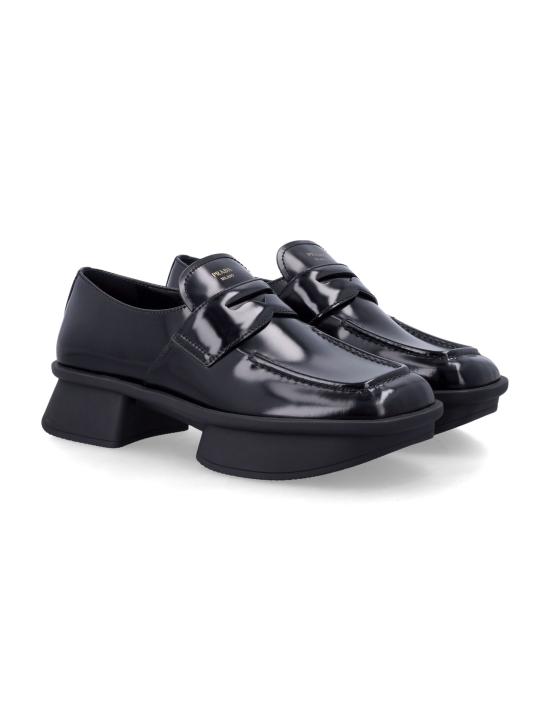 26SS 프라다 이퀄 브러쉬드 레더 로퍼 이퀄 브러쉬드 레더 로퍼 1D985N055 F0002 - PRADA