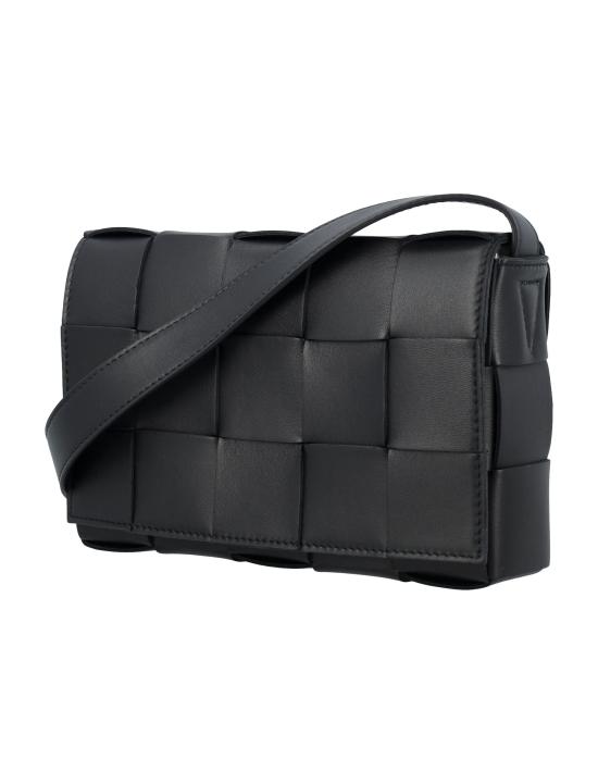 26SS 보테가베네타 램스킨 레더 카세트백 578004VMAY1 8425 BLACK GOLD - BOTTEGA VENETA