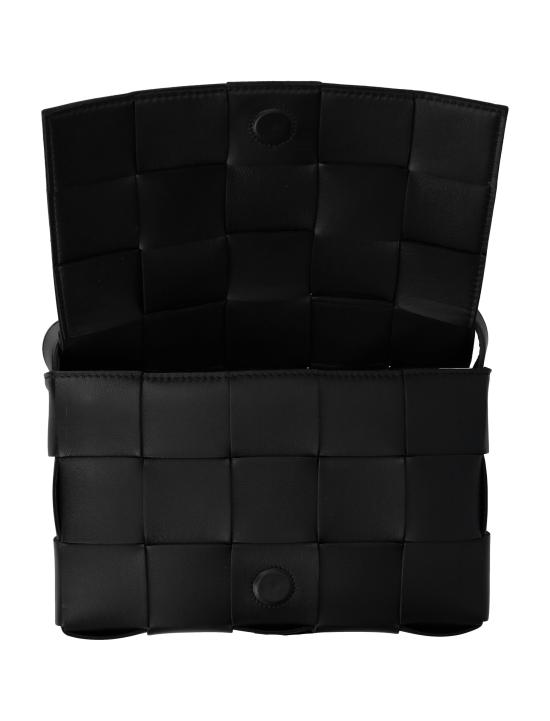 26SS 보테가베네타 램스킨 레더 카세트백 578004VMAY1 8425 BLACK GOLD - BOTTEGA VENETA