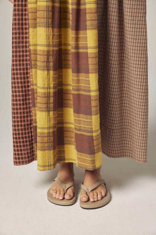  아멘테 롱 원피스 콘트라스트 미디 드레스 머스타드/브라운 - AMENTE