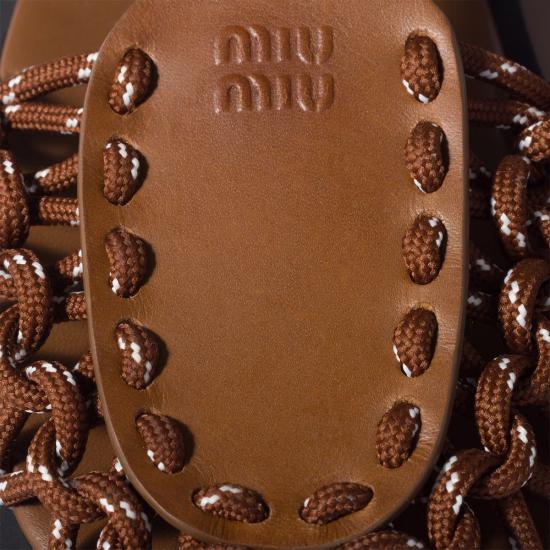 26SS 미우미우 레더 트리밍 샌들 5X615E3ZMLF0L18 F 005 Brown - MIU MIU