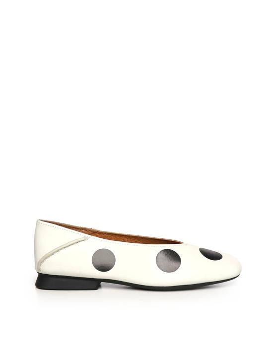 26SS 캠퍼 카시 미라 플랫슈즈 K201253 049 WHITE