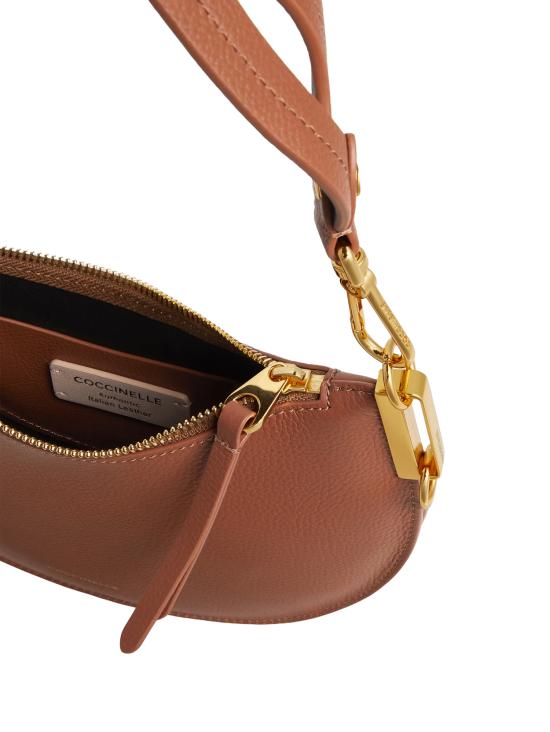 26SS 코치넬리 숄더백 E1QKF130201 682 Cognac noir - COCCINELLE