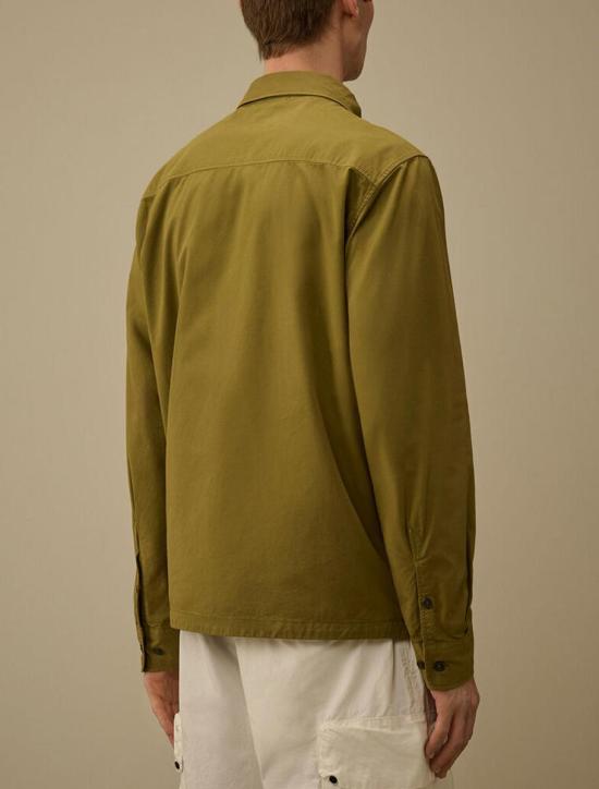26SS 씨피 컴퍼니 오가닉 개버딘 지퍼 렌즈 오버셔츠 20CMOS705A 110143G 644 DRIED HERB DOM - C.P. COMPANY