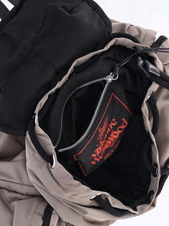 26SS 비비안웨스트우드 하이랜드 백팩 43010072U W001Y M410 KHAKI SILVER DOM - VIVIENNE WESTWOOD