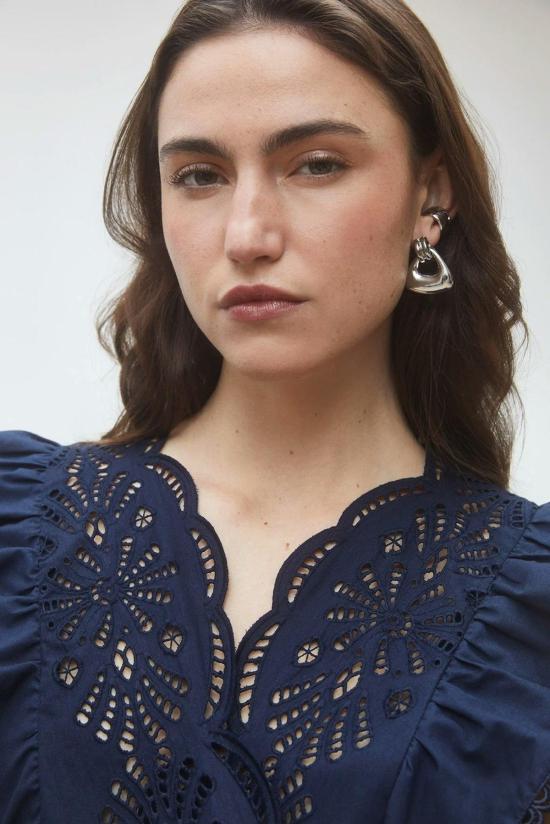  선쿠 블라우스 릴라 자수 민소매 - SUNCOO