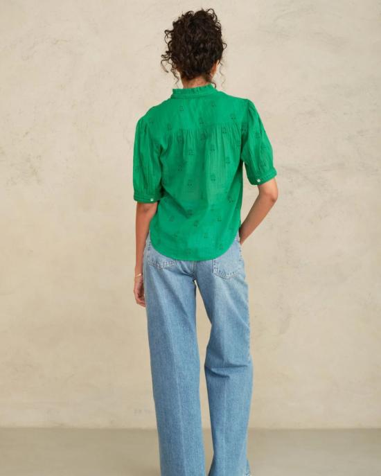  엠에이비이 셔츠 M.A.B.E 프라니 자수 탑 그린 - M.A.B.E