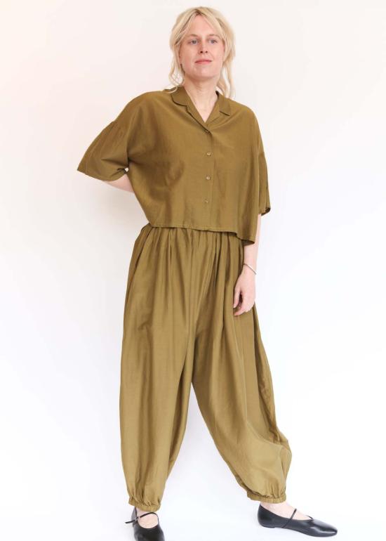  블랙 크레인 팔라초 팬츠 아카리  다크 올리브 - BLACK CRANE