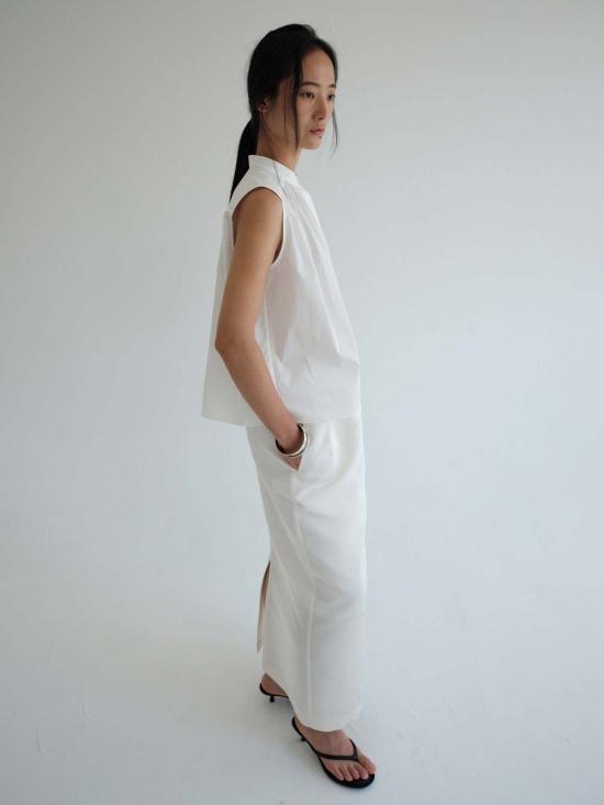  더룸 민소매 티셔츠 직조 방식으로 만든 주름 장식 멍에 셔츠 - THE LOOM