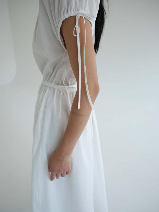  더룸 롱 원피스 아이라 드레스 화이트 - THE LOOM