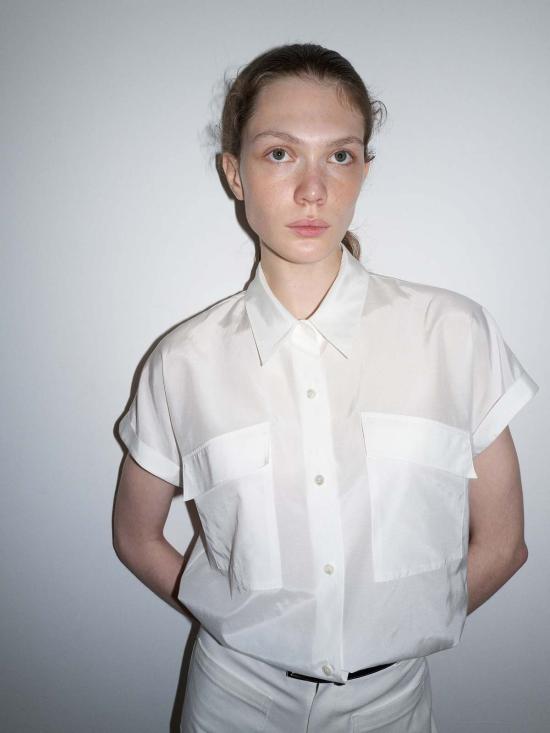  더룸 민소매 티셔츠 민소매 포켓 셔츠 화이트 - THE LOOM